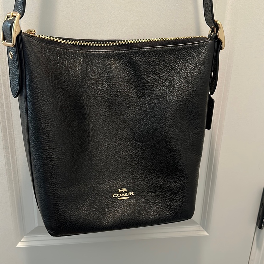 Val duffle in black pebble leather